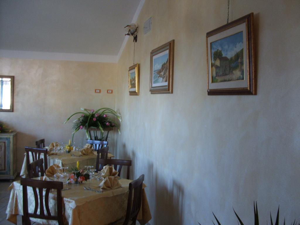 Hotel Lu Baroni Budoni Bagian luar foto