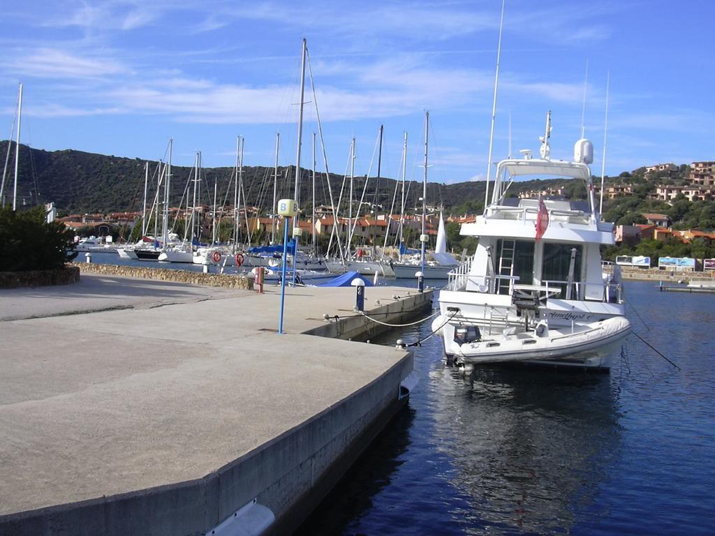 Hotel Lu Baroni Budoni Bagian luar foto