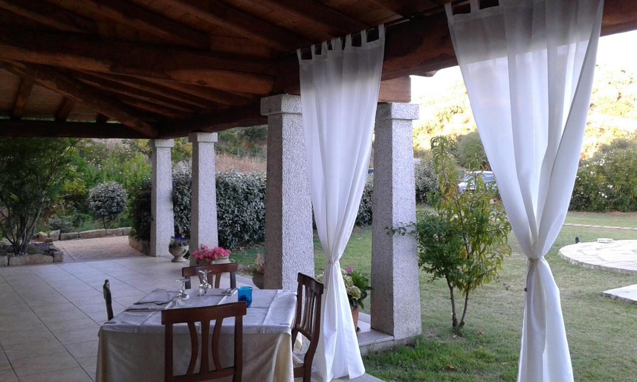 Hotel Lu Baroni Budoni Bagian luar foto