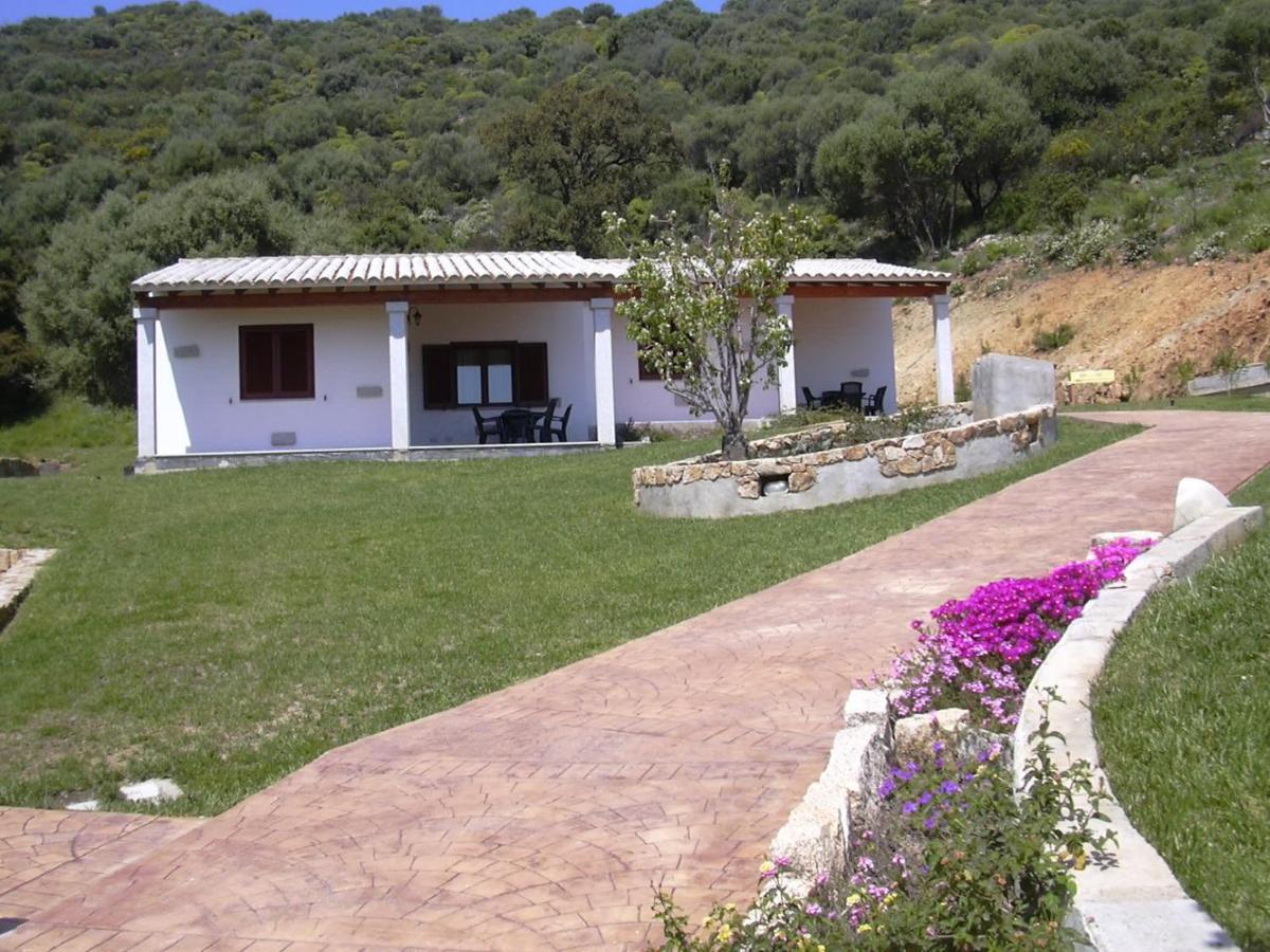 Hotel Lu Baroni Budoni Bagian luar foto