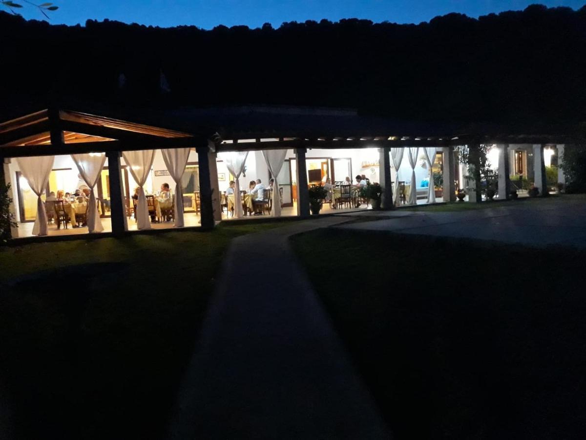Hotel Lu Baroni Budoni Bagian luar foto