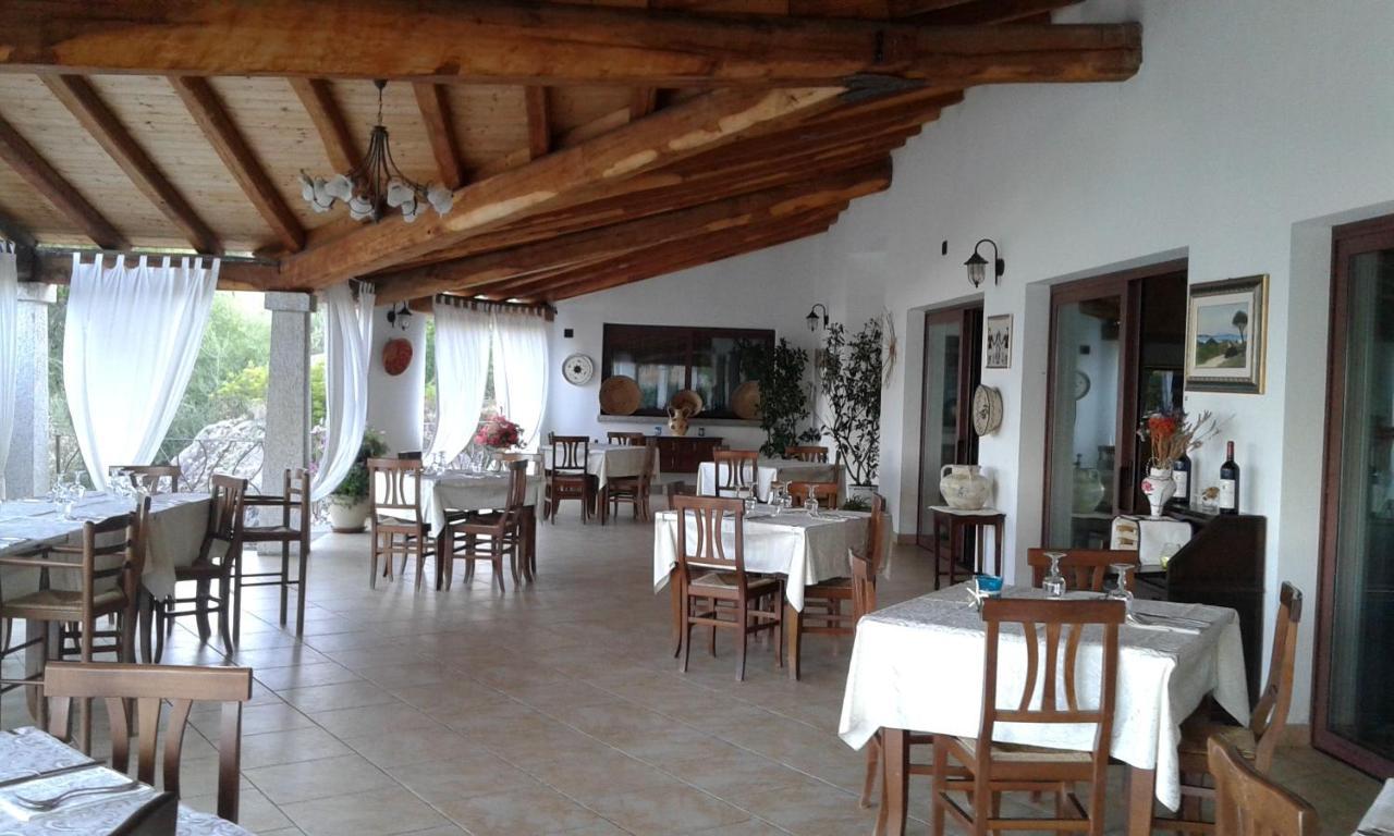 Hotel Lu Baroni Budoni Bagian luar foto