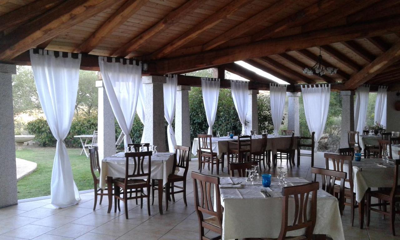 Hotel Lu Baroni Budoni Bagian luar foto